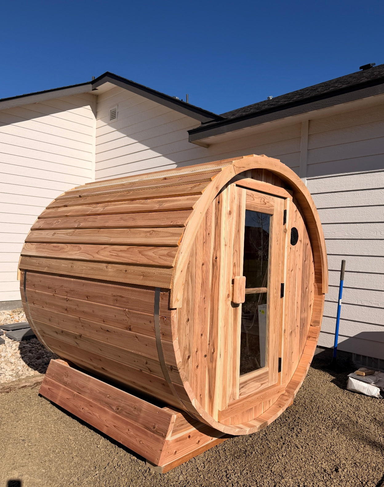 The Ragnar 4-Person Outdoor Barrel Sauna